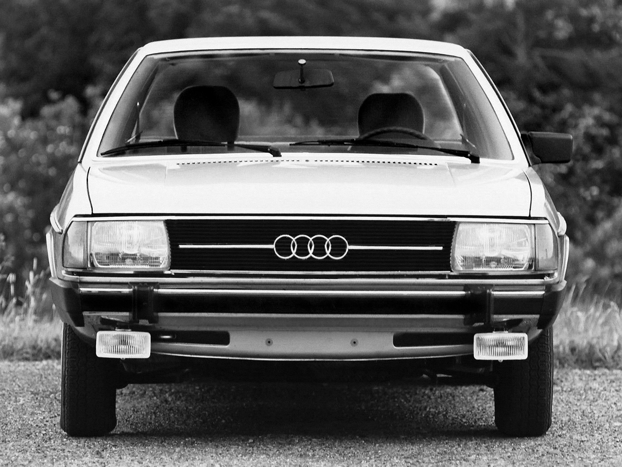 Audi 100 4-door Sedan C2